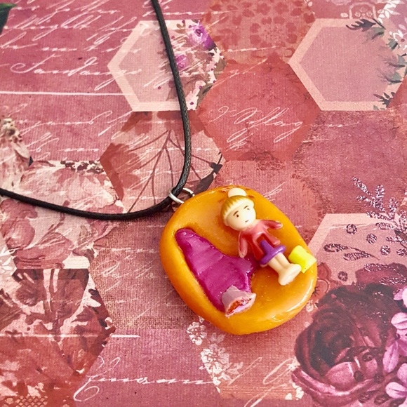 Pocket Land Polly Pocket Desert Western Saloon Door Pendant Cord Necklace - Picture 2 of 6